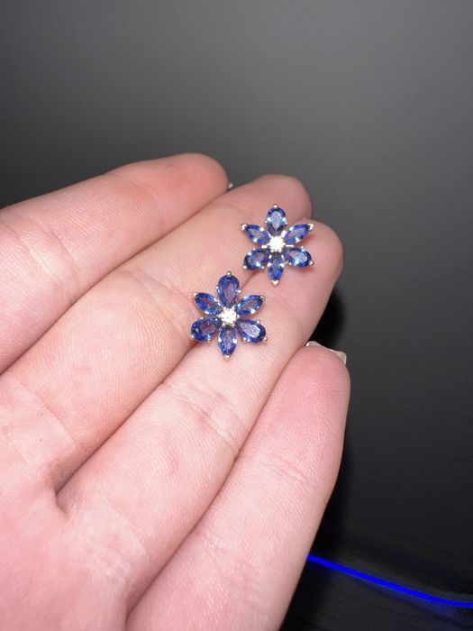 Pandora обеци красива като цвете