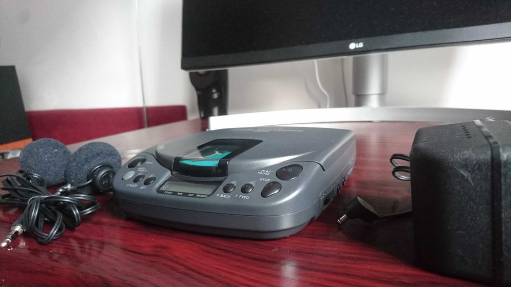 Sanyo ,old school vintage cd player