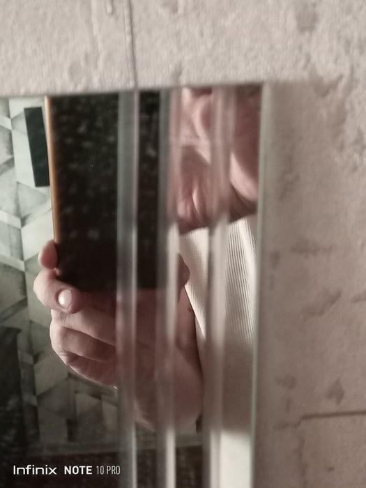 Зеркало с лёгким изгибом