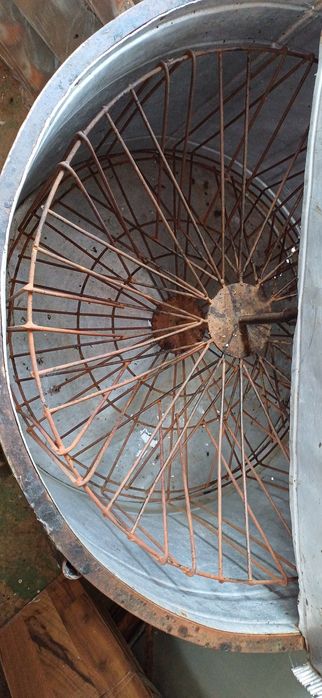 Центрофуга за мед