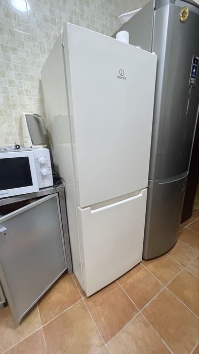 Холодильник Indesit
