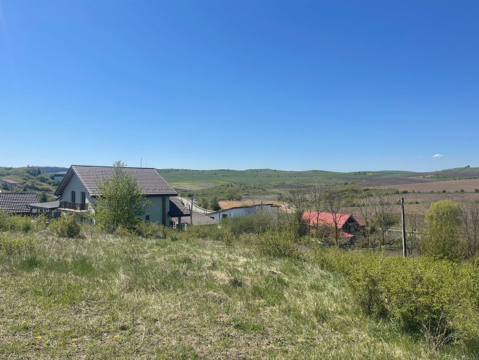 De vânzare teren 700m2-Chinteni ,lângă lac ,zona premium