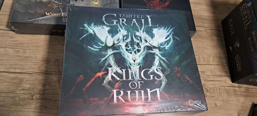 Настолна игра Tainted Grail + разшитения