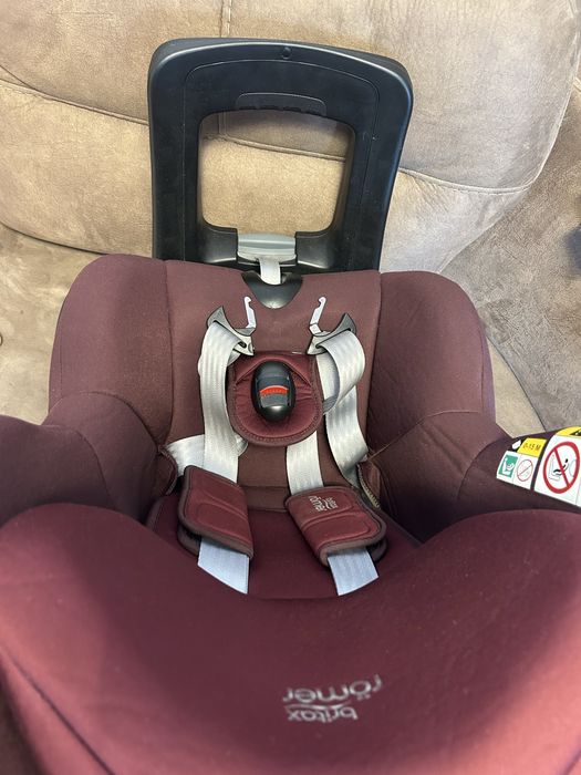 Scaun auto ISOFIX i-Size Britax Romer DUALFIX M Burgundy Red, 61 - 105 cm, rotativ, Visiniu