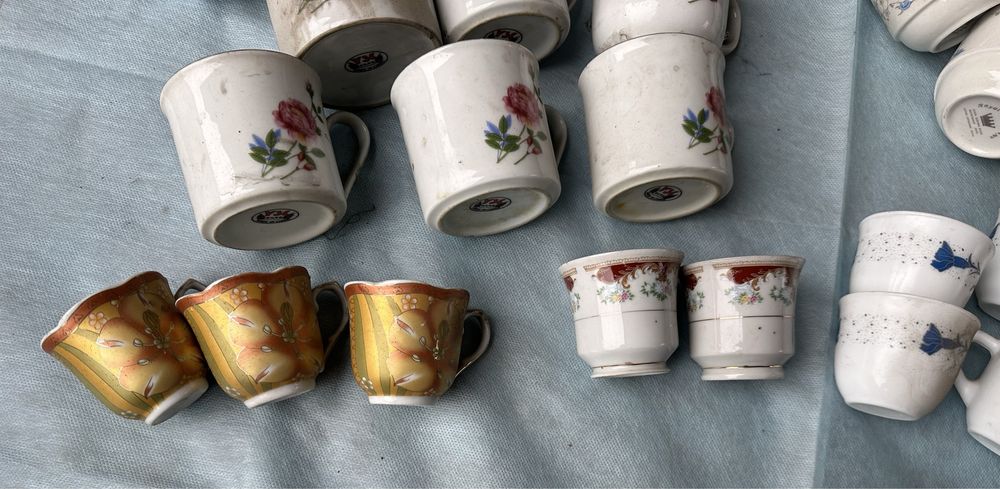 Продам блюдца- стакан -чашечки.