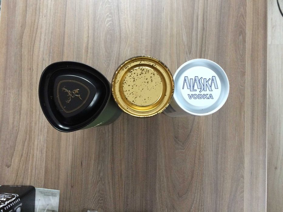 Празни кутии от марков алкохол 3 бр. и от одеколон руски от соца 1 бр.