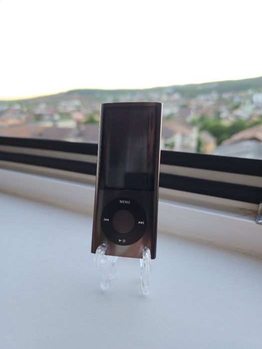 iPod Nano Generația 5 (cu Cameră) – 16GB, Culoare Gri / Charcoal