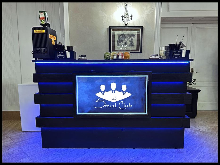 Cocktail bar mobil alcoolic / tort de shot-uri /trabuc / cigar bar