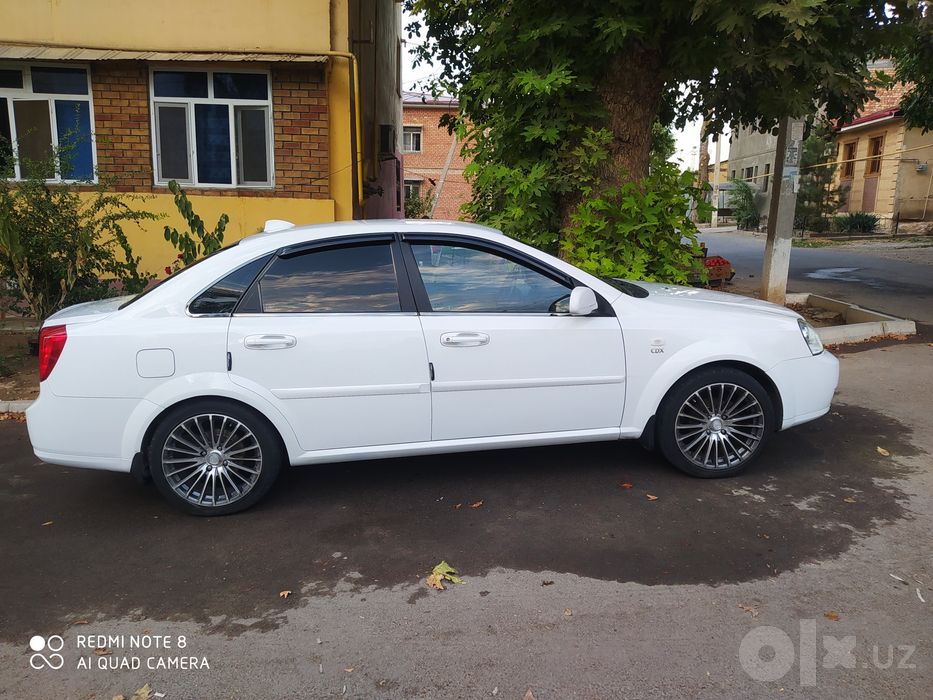 Lacetti 1.8 sotiladi