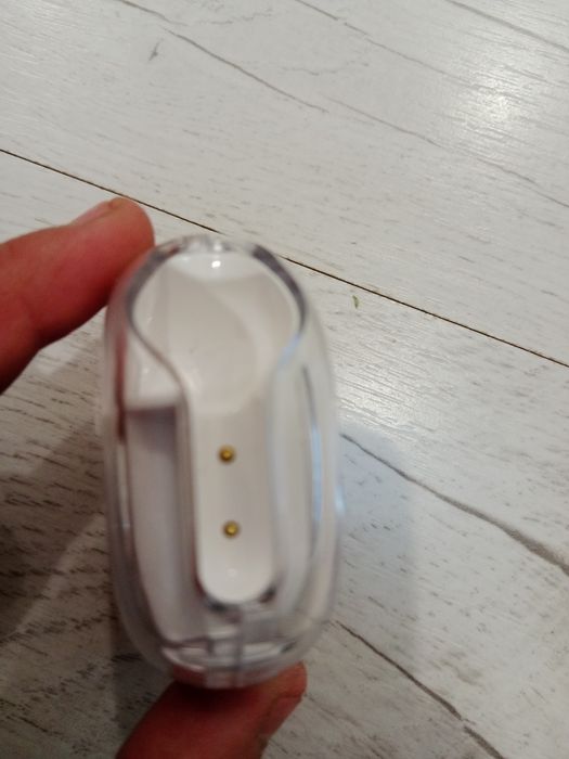 Наушник с блютозм