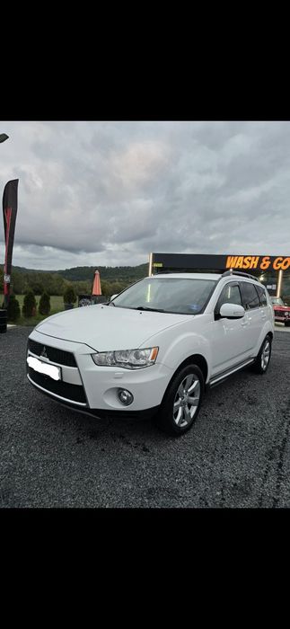 Vând Mitsubishi Outlander 2012 4x4 la buton
