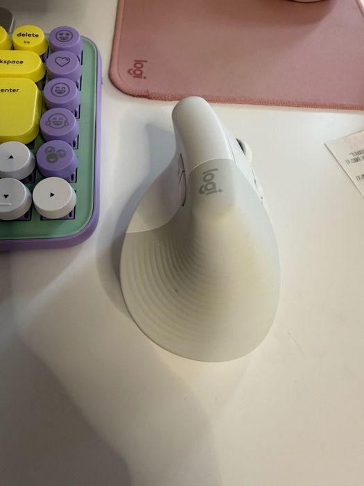 Мишка Logitech Lift for Mac