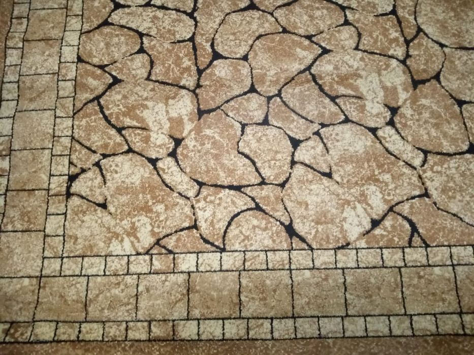 Ковёр б/у в хорошем состоянии