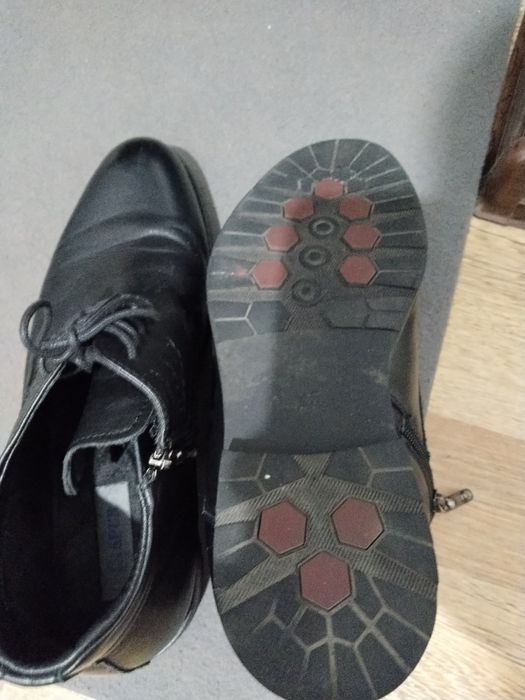 Продам ботинки мужские