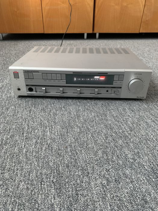 Casetofon Deck GRUNDIG CF7500 Hi-Fi si Statie Amplificator GRUNDIG V7500 Hi-Fi - Ambele necesita reparatii.