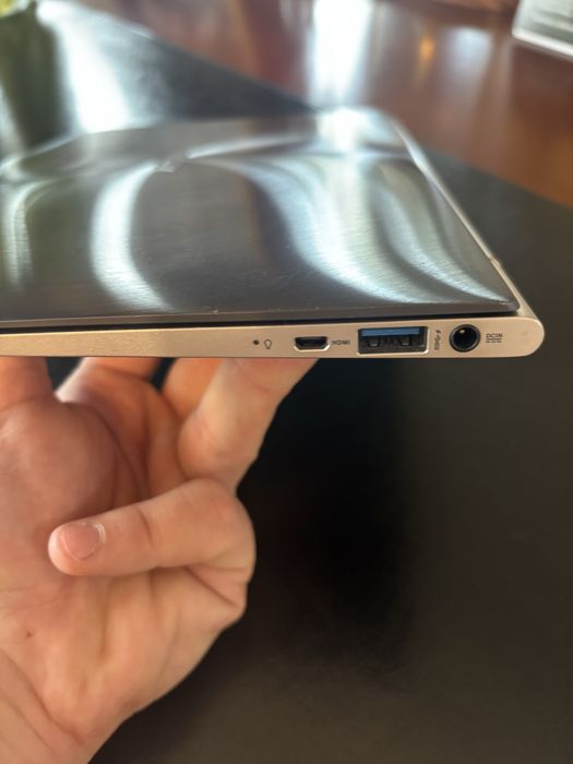 Laptop ASUS Zenbook UX21A, i7, 4GB RAM, SSD 256GB, stare foarte bună