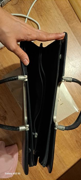 Geanta piele naturala, purtata o singura data