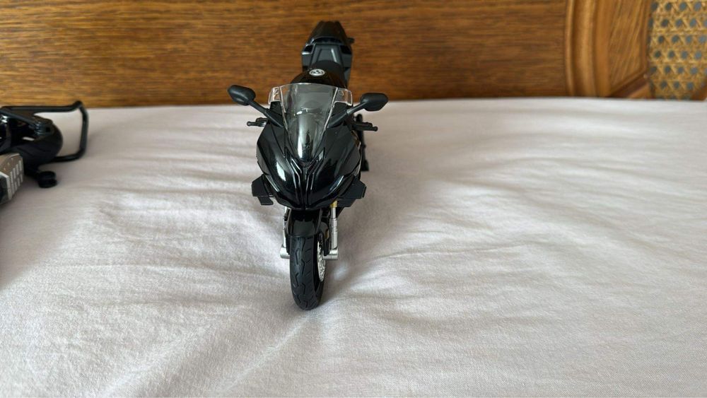 Machete moto Maisto 1:12 (18 cm)