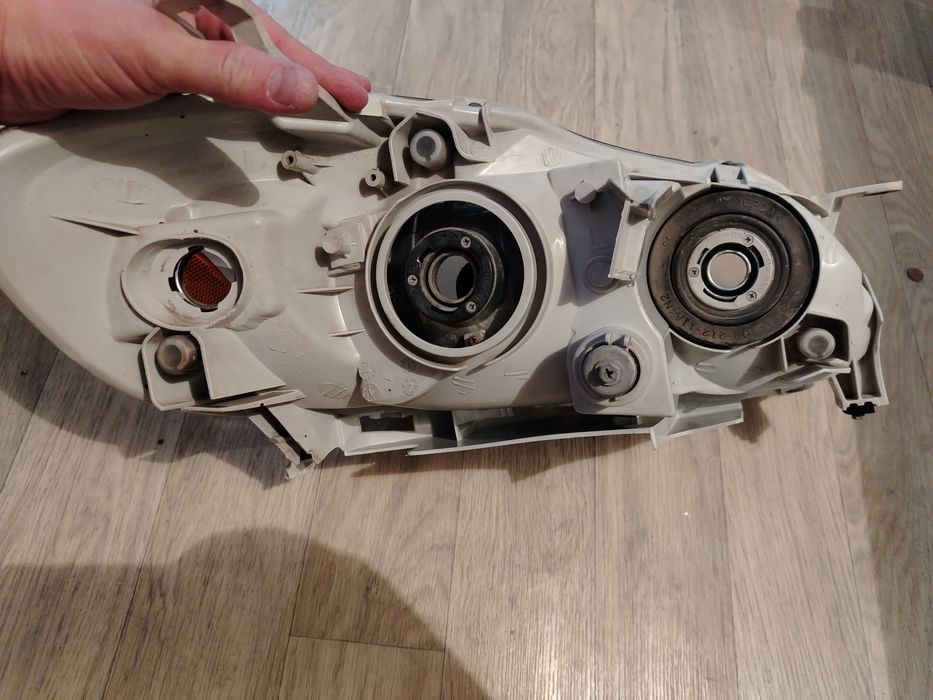 Фара от Corolla 130 Matrix America