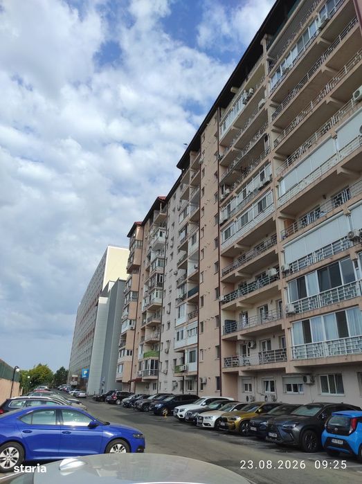 Apartament 3 camere, balcon, etaj înalt, București — fotografia 1
