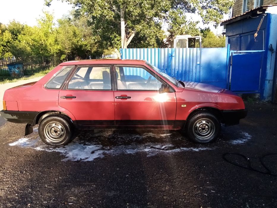 Автомобиль ваз 21099