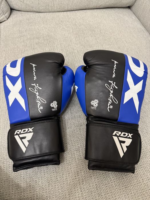 Продавам боксови ръкавици RDX F4 Black/Blue
