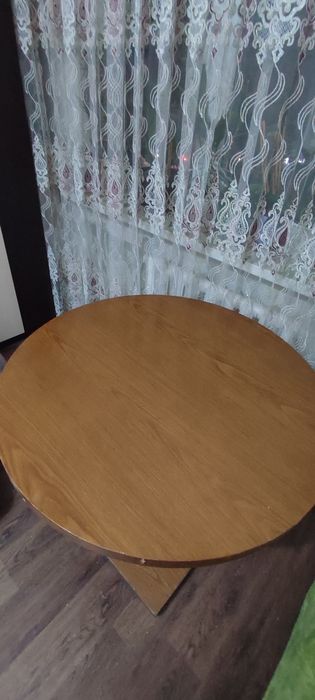 Продам стол для гостиной, кухни, дачи