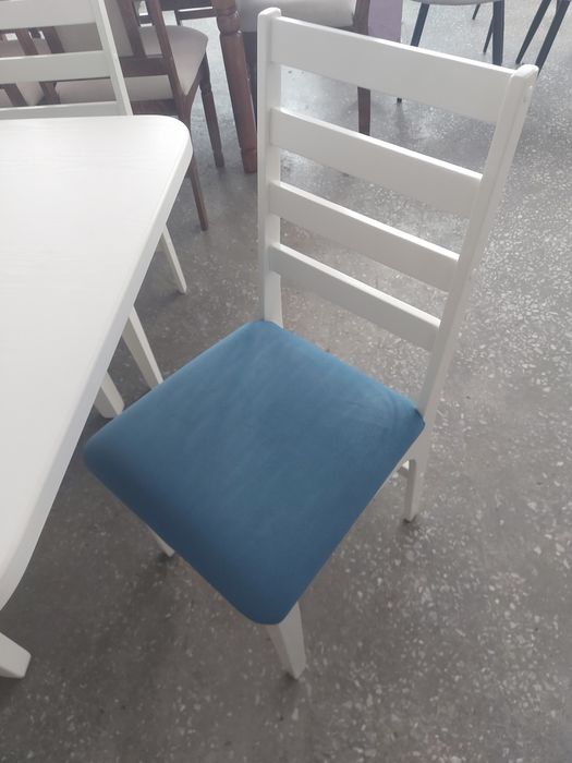 Продам стол и 6 стульев