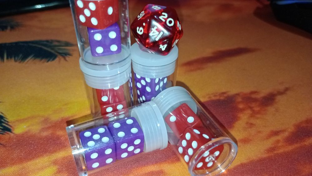 Игральные кубики кости дайсы