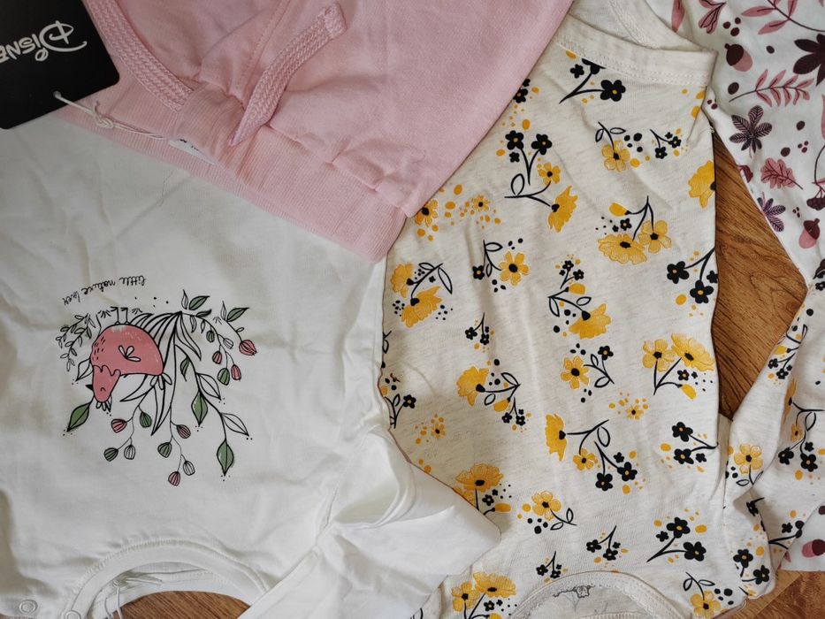 Много нови дрешки за момиче 80- 92 размер бодита, пижамки, рокли