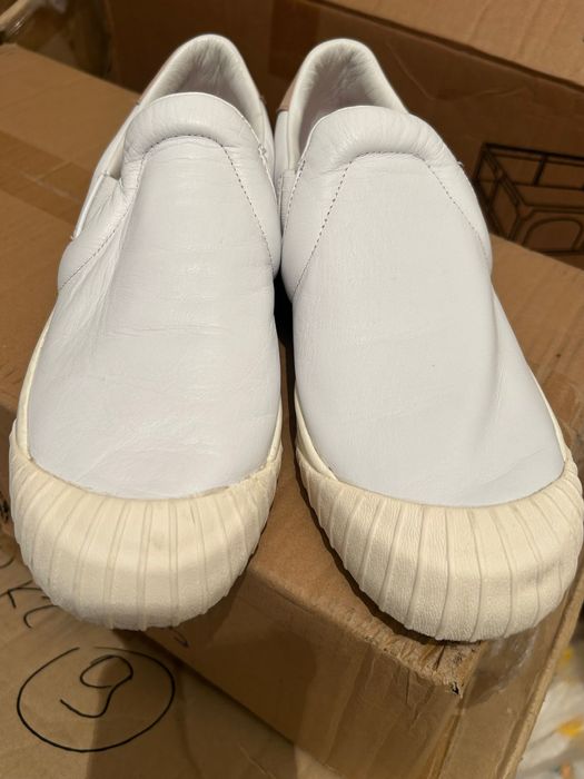 Слипоны Adidas из натуральной кожи