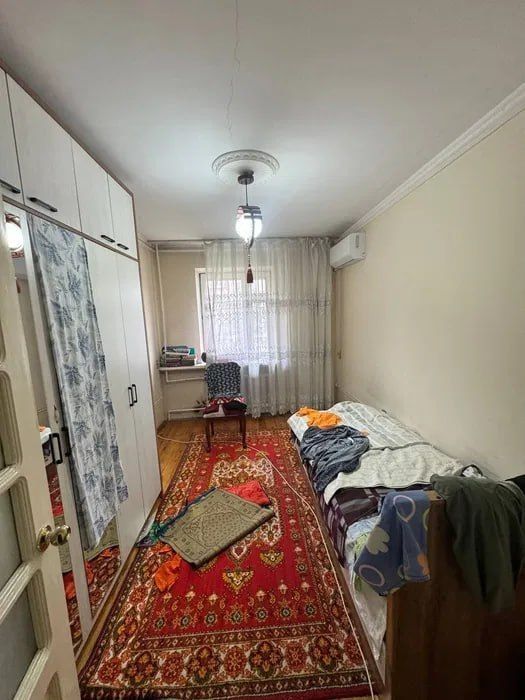 Срочно  Продаётся  Мирабад  4/2/4 с ремонтаи  без мебелью локации топ