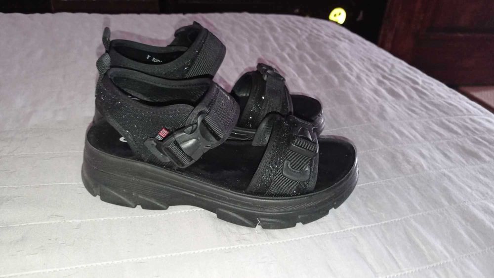 Сандали 39 номер