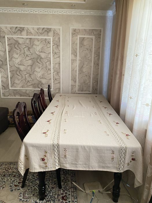 Стол со стульями