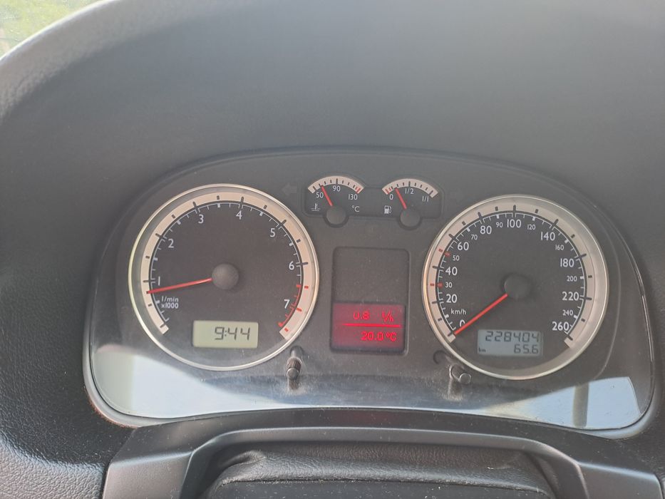 Bora 1.6 105 cp 2002