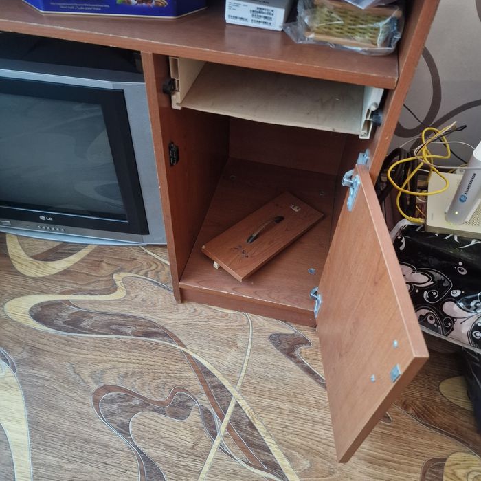 Продам стол однотумбовый