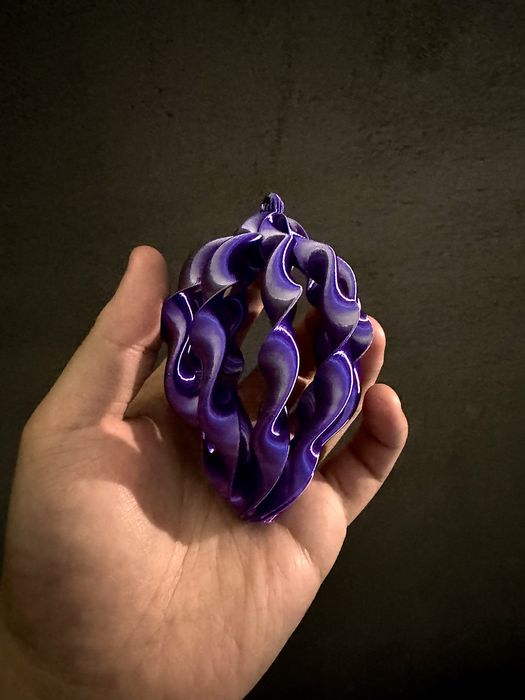 Новогодние игрушки блестящие