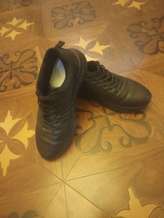 Мужские кроссовки