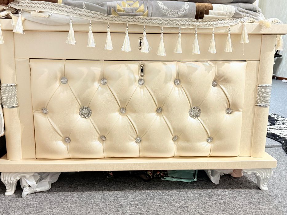 Сандық. Сундук.