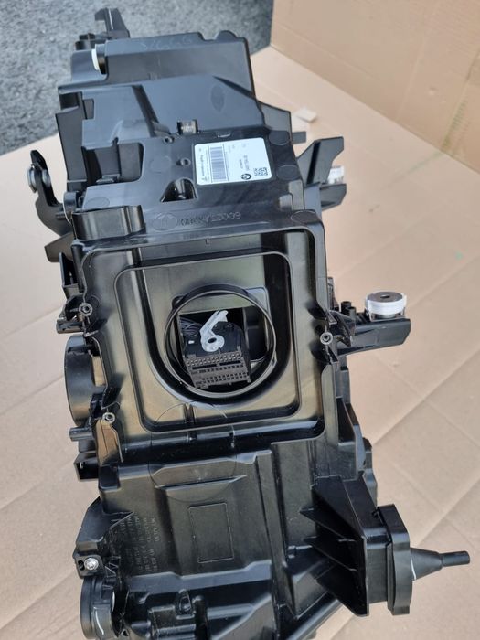 Vand far stanga bmw x5 G05 model, si mai multe piesa