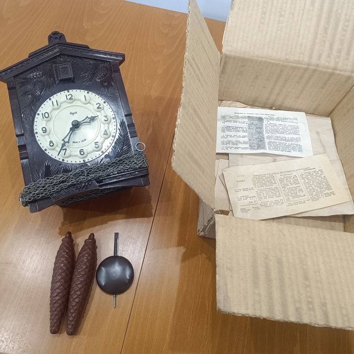 Стенен часовник МАЯК с махало и  кукувичка