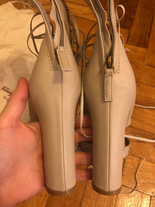 Pantofi Salvatore Ferragamo preț redus