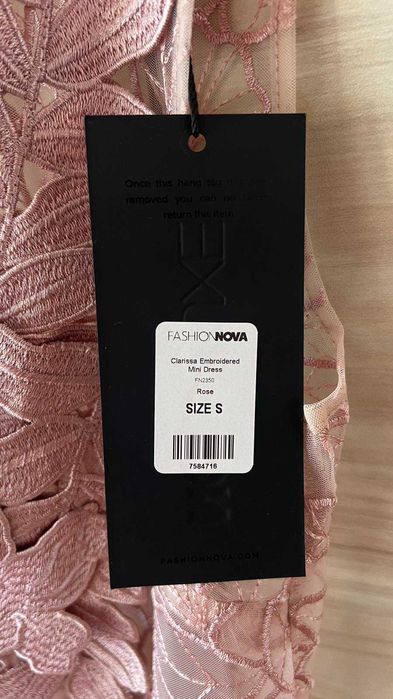 Къса рокля FashionNova