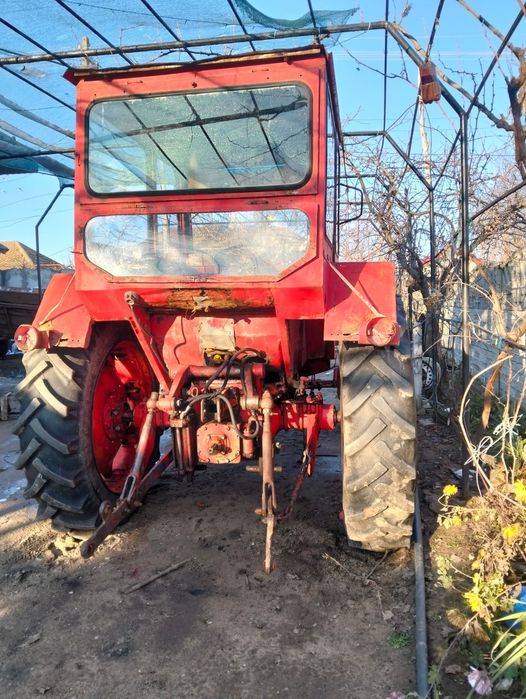 Vând Tractor U650