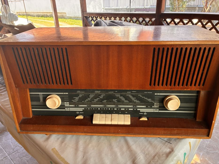 Radio de Epoca functional potrivit pentru designe