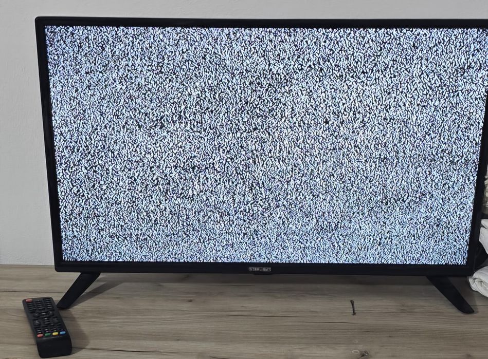 Televizoare de 81 cm Vortex si Starlight