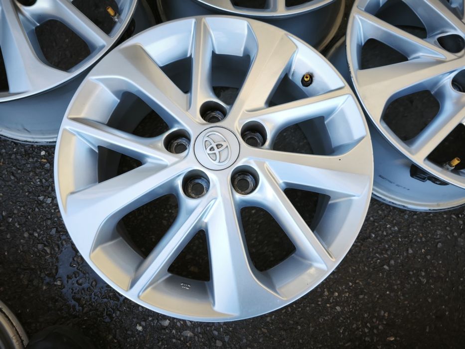 16" оригинални алуминиеви джанти за Toyota Corolla.