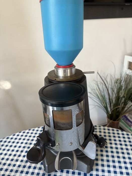 Продавам професионална кафемелачка