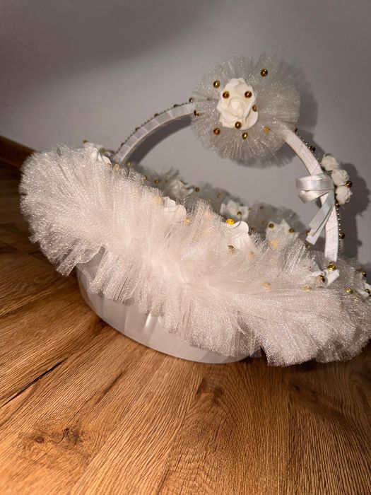 Кутия за пари и кошница за бонбони