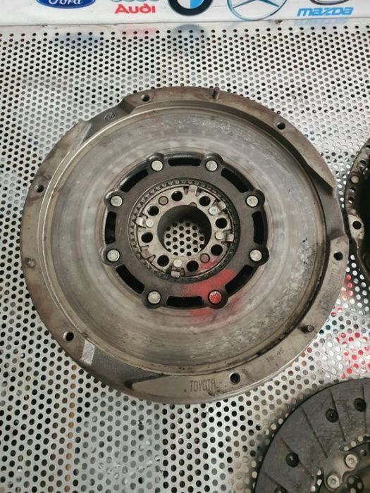 Kit Ambreiaj Volanta Masa Dubla Toyota Avensis Rav 4 2.2 Diesel 177 Cp 6+1 Trepte